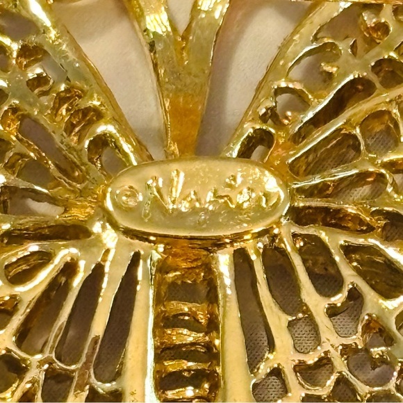 Signed Napier Large 2" Goldtone Filigree Butterfly Statement Pin Brooch Rare - Picture 3 of 4